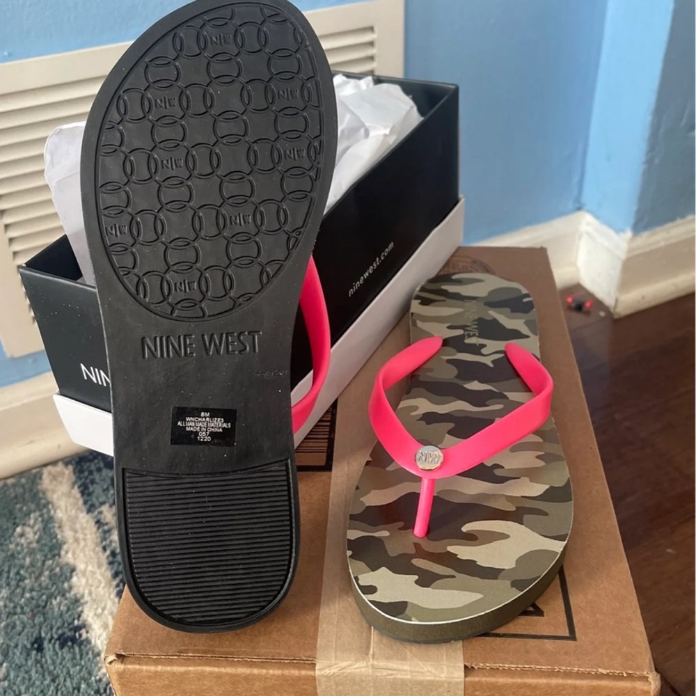 Nine West Flip Flop - Picture 2 of 3